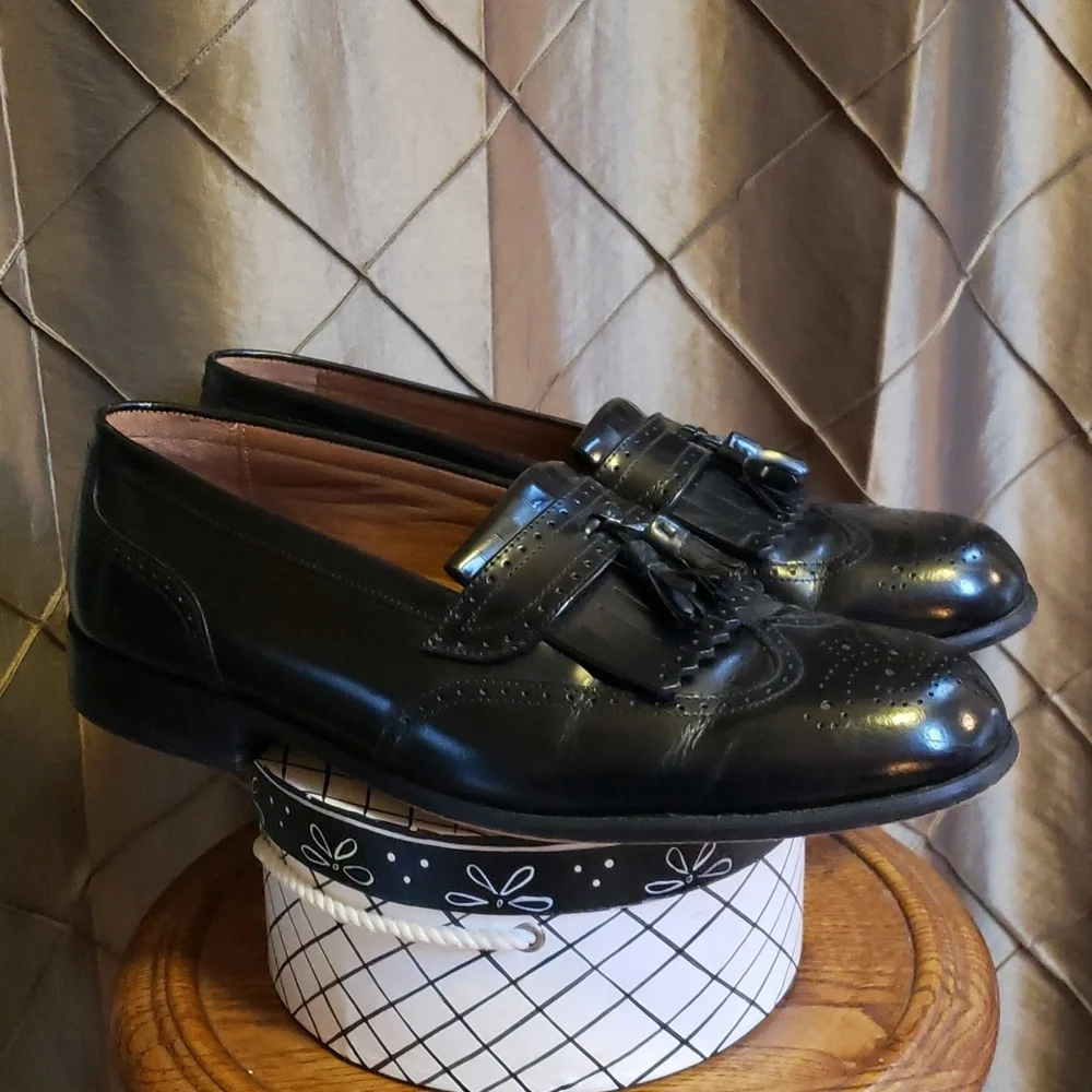 VGUC- Bostonian Classics ‘Kiltie’  Leather WIDE Width Dress Loafers